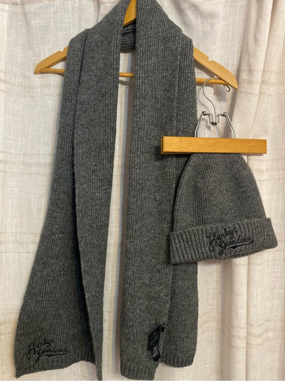 Harley-Davidson Gray Ribbed Knit Beanie Beanie and Scarf Matching Set